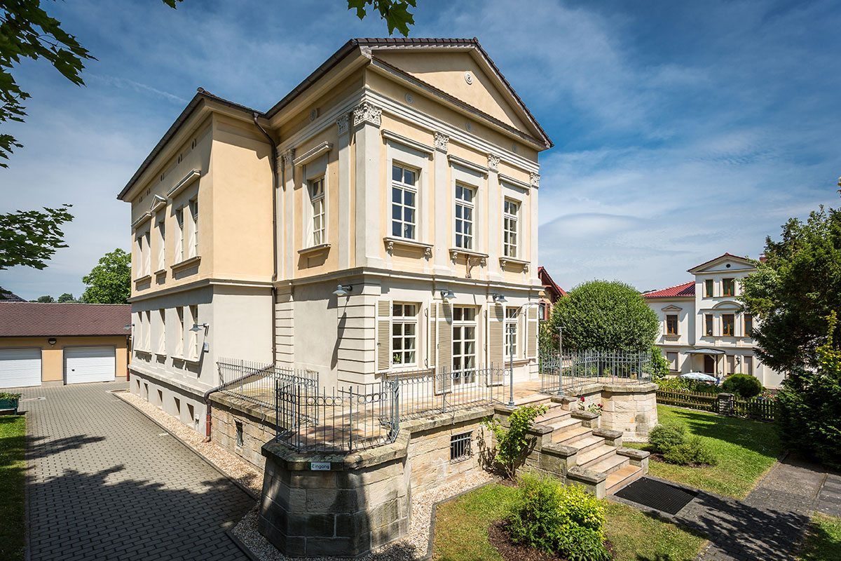 Das Gebäude der Geschäftsstelle des Wendepunkt e.V. in der Rosa-Luxemburg-Str. 13 in Eisenberg/Thüringen ist eine modernisierte Villa.